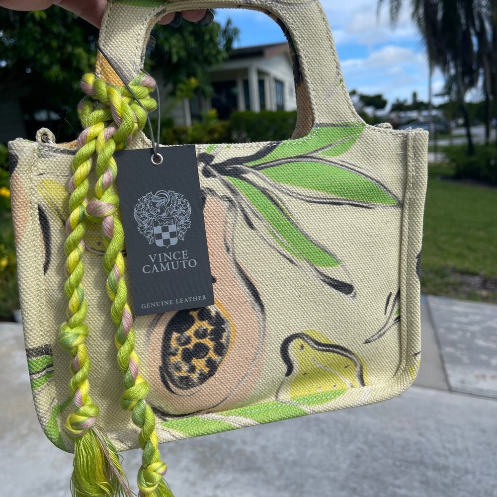 VINCE CAMUTO Printed Small Canvas Tote-Oriel In La Frutta - Picture 12 of 15